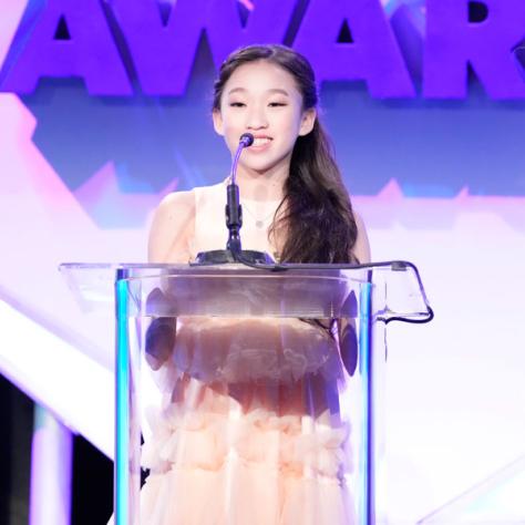 Reagan To presents the Excellence in Unit Still Photography Award, Television (Photo by: Evans Vestal Ward/ICG)